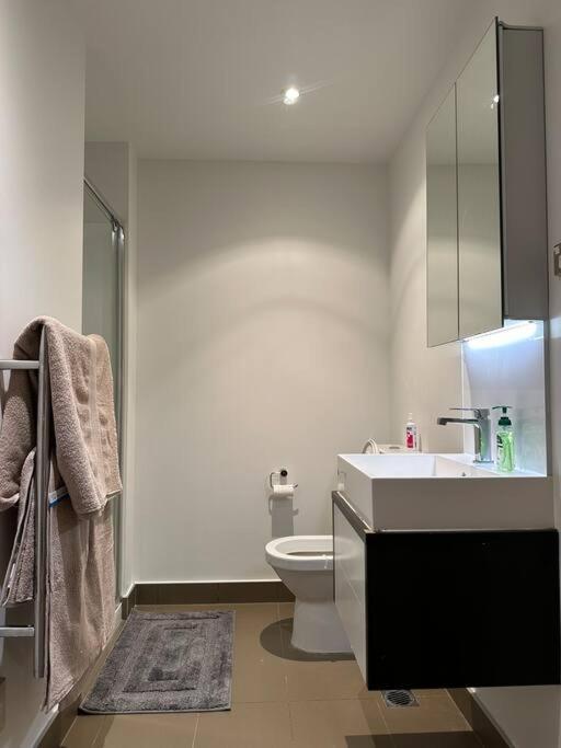 City Apartment With Sky Tower View Оукланд Екстериор снимка